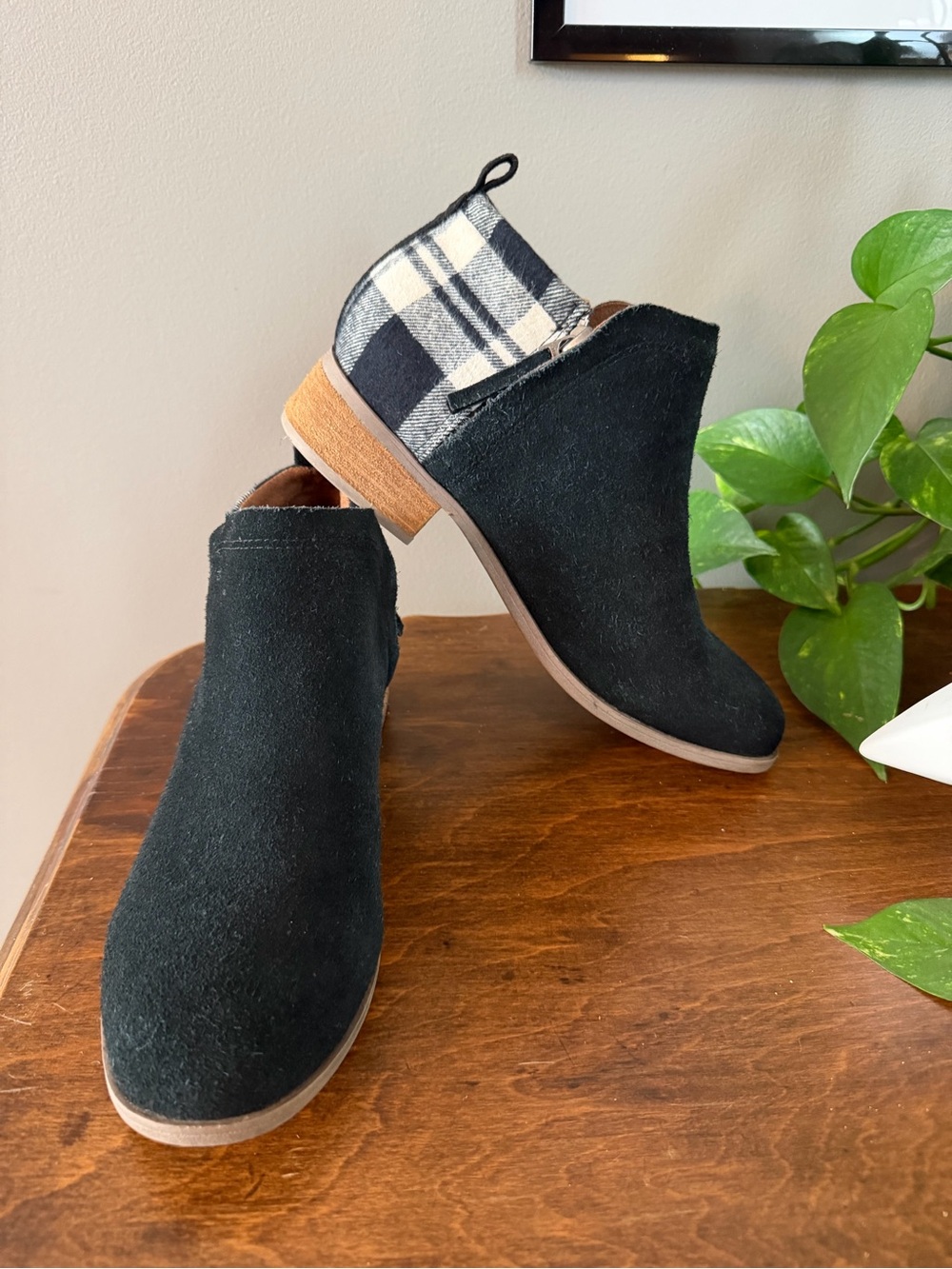 Toms Black Suede Ankle Booties with Black-and-White Plaid Heel Panel. Size 8